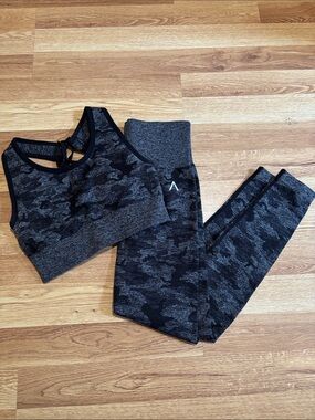 ACTA Seamless Charcoal Camo High-Waist Leggings and Crop Top Set